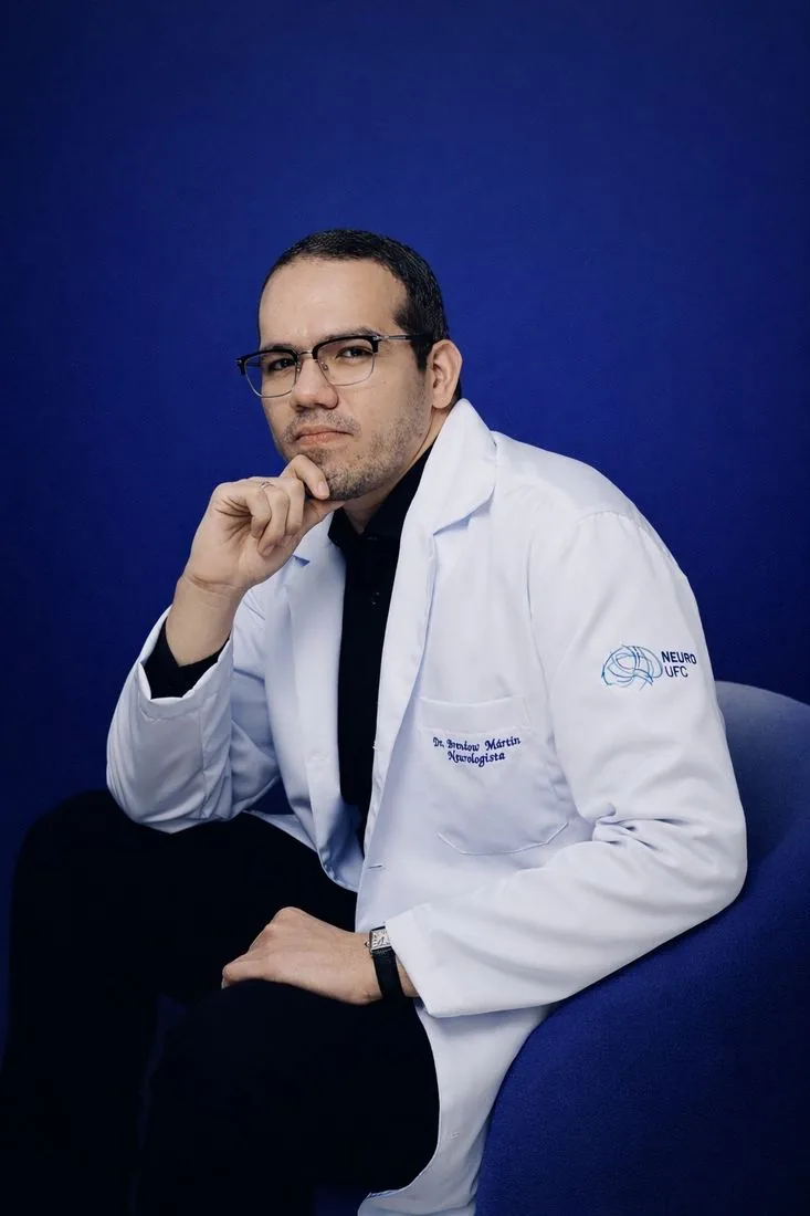 Dr. Brendow Mártin — Neurologista